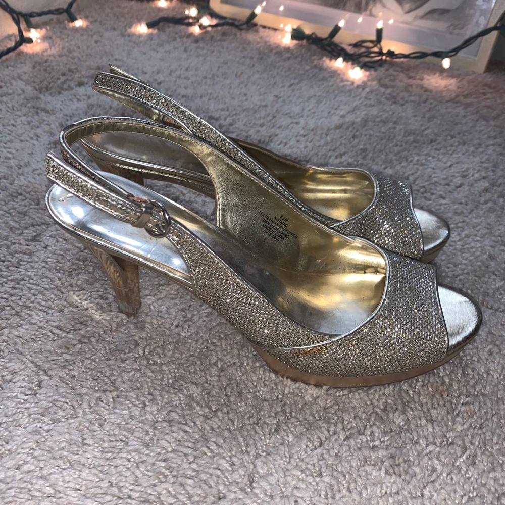 Gold shiny heels